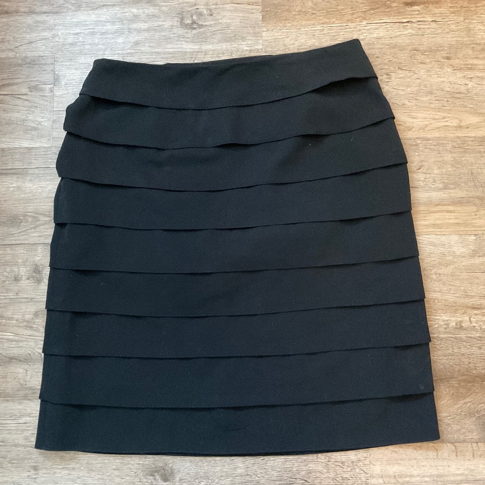 Larry Levine size 12, ruffled black skirt